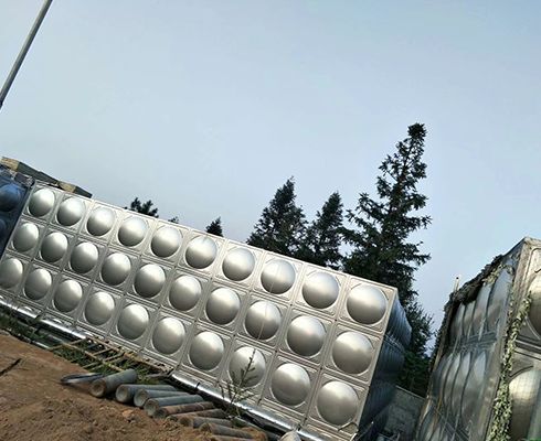 為什么不銹鋼水箱板材表面要設(shè)計(jì)鼓起來的形狀呢？